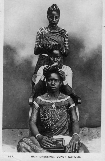 Native African Women Hairdressing